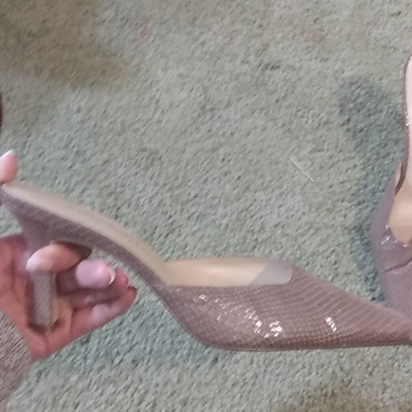 Karen Scott - Picture 3 of 3